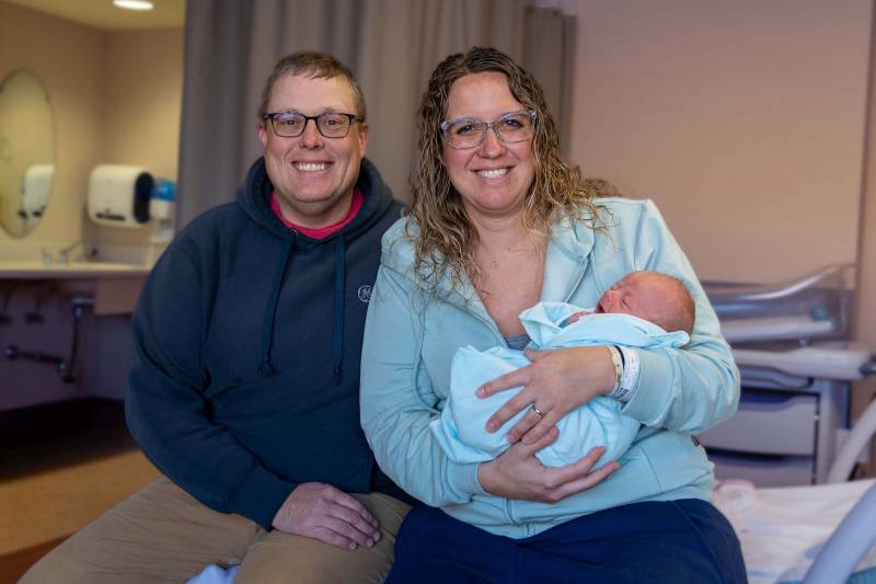 Lindsey and Eric Hanson with their newborn, Noah.