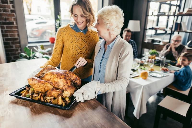 Prepare the meal with family!